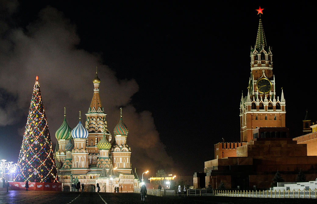 Árbol de navidad en el Kremlin de Moscú